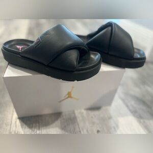New WMNS Jordan's Sophia Slides Off Noir Fire Red DO8863-006 WMNS Size 7
